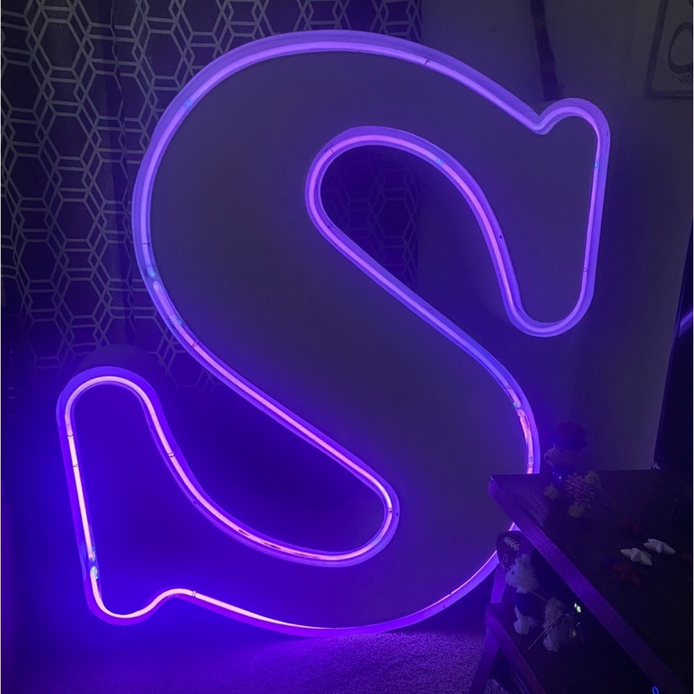 Letter S neon